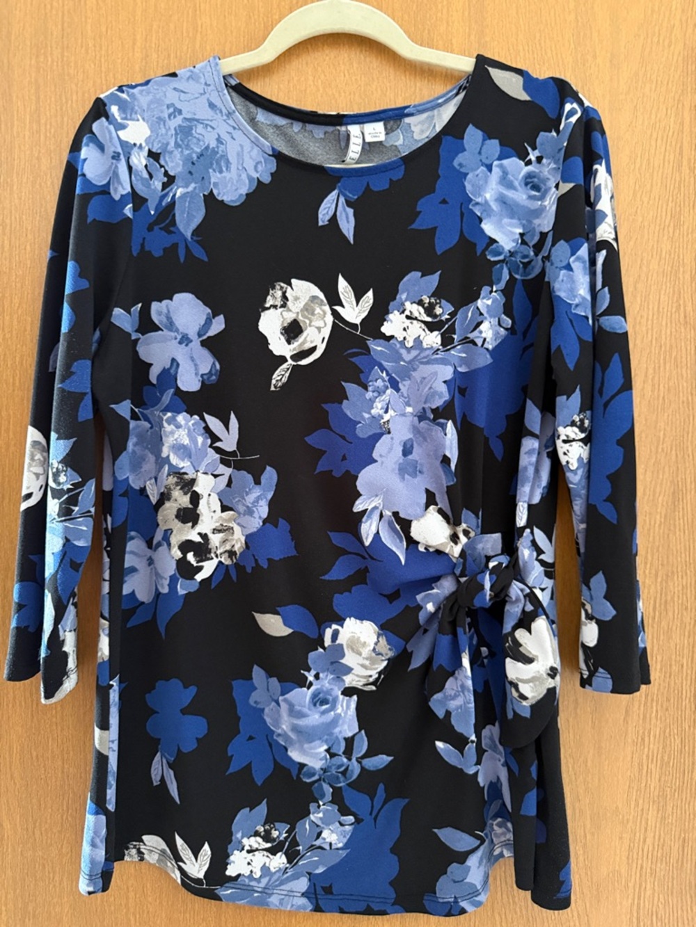 ELLE Blue & White Floral Long‑Sleeve Blouse – Size Large